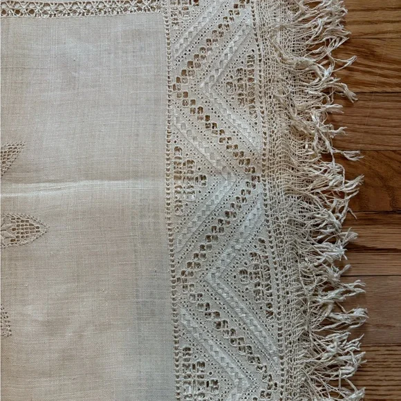 Vintage Lace Crochet Tablecloth - Picture 4 of 5